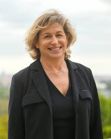 Portrait de Nathalie Delattre, Sénatrice de la Gironde, vice-présidente du Sénat · Marraine de l'association